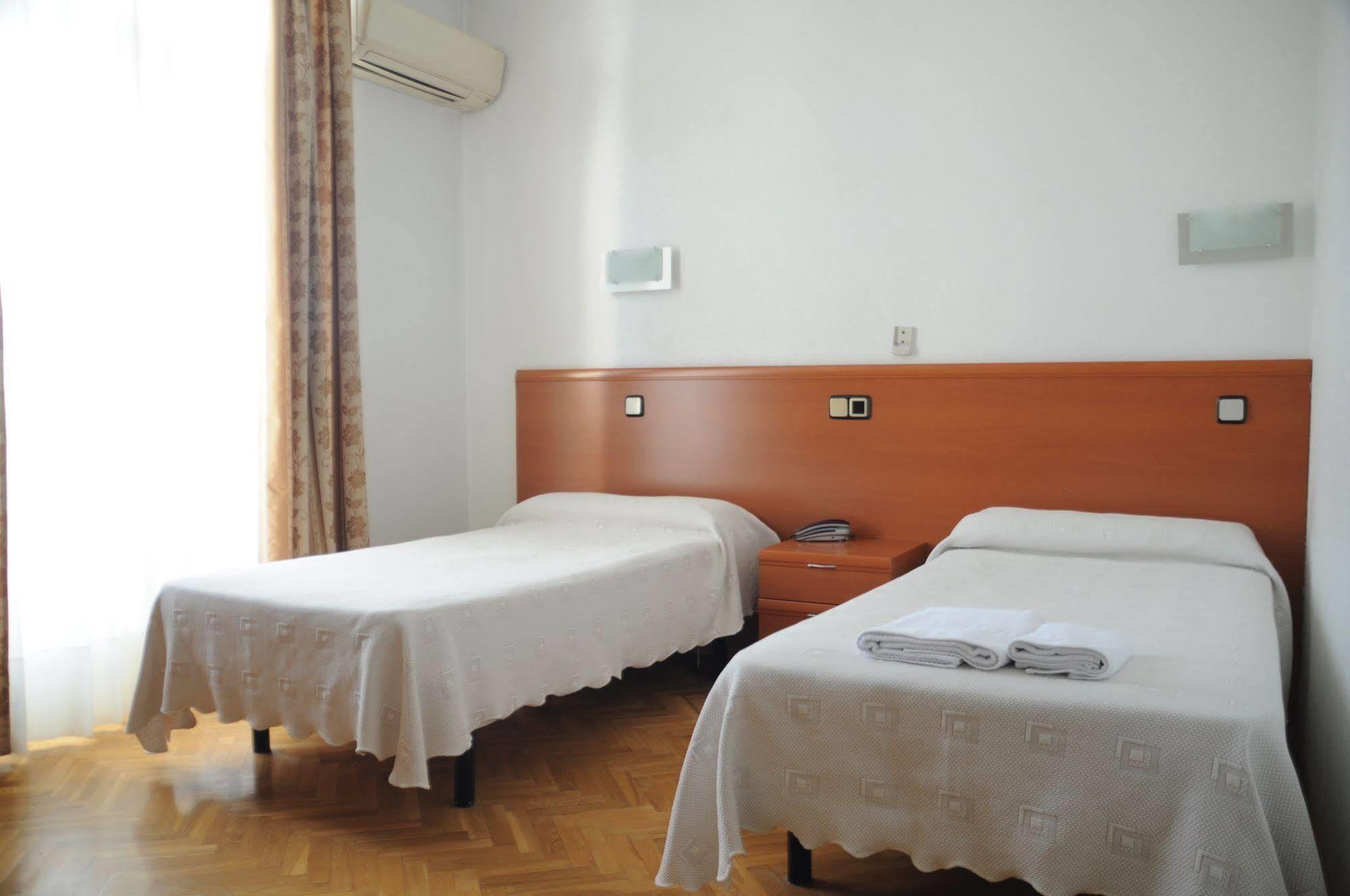 Hostal Jerez Madrid Buitenkant foto