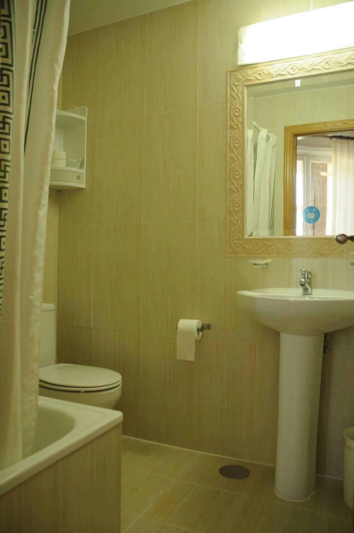 Hostal Jerez Madrid Buitenkant foto