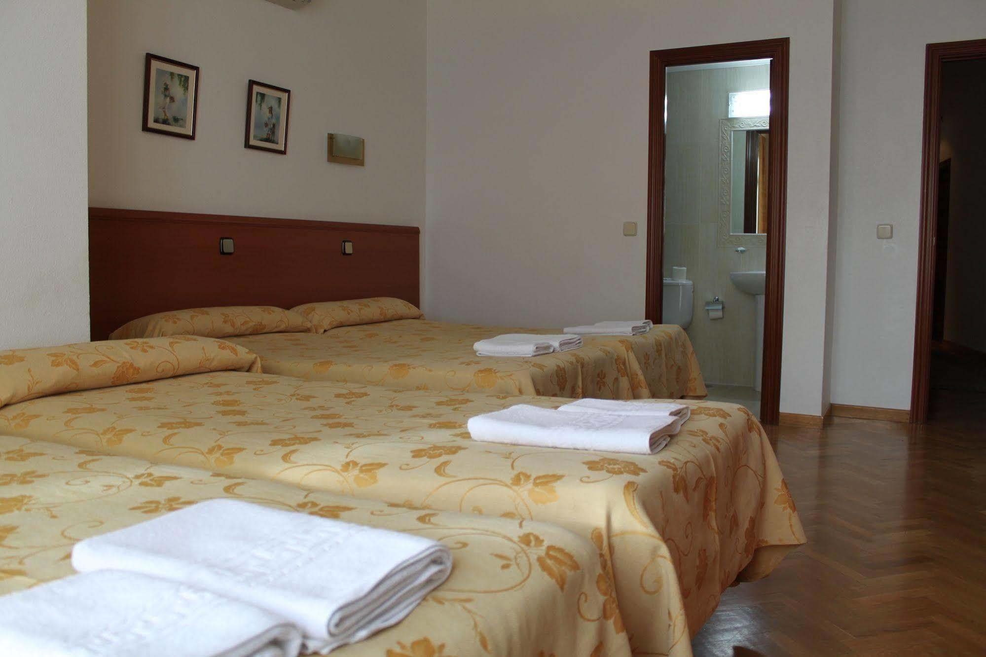 Hostal Jerez Madrid Buitenkant foto