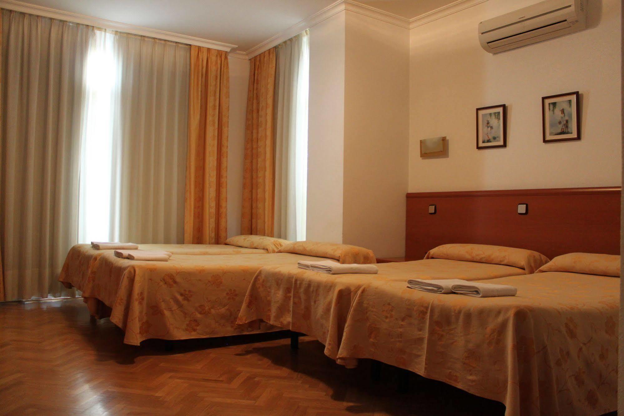 Hostal Jerez Madrid Buitenkant foto