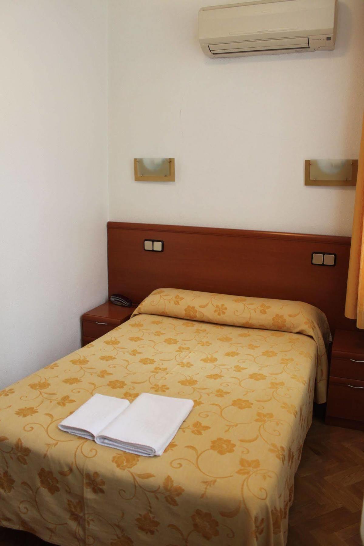 Hostal Jerez Madrid Buitenkant foto